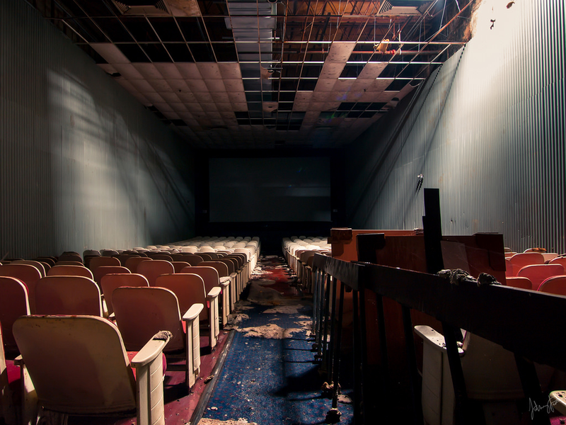 Illustration for article titled Abandoned Malls Look Like Sad, Empty Video Games